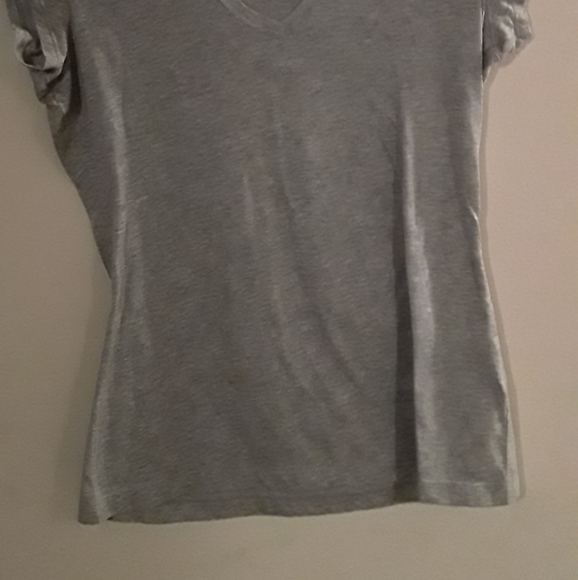 Puma Women's V-Neck Teeshirt - Picture 4 of 11